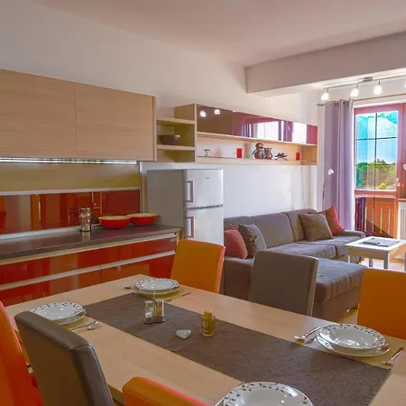 Ac Apartman B8 شقة